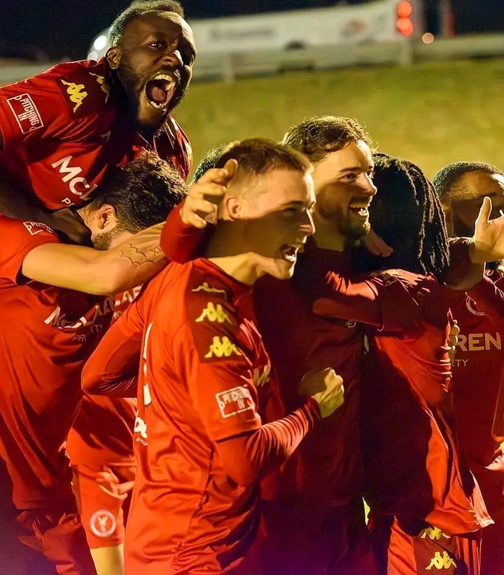 Asike celebrating with his teammates at full time 