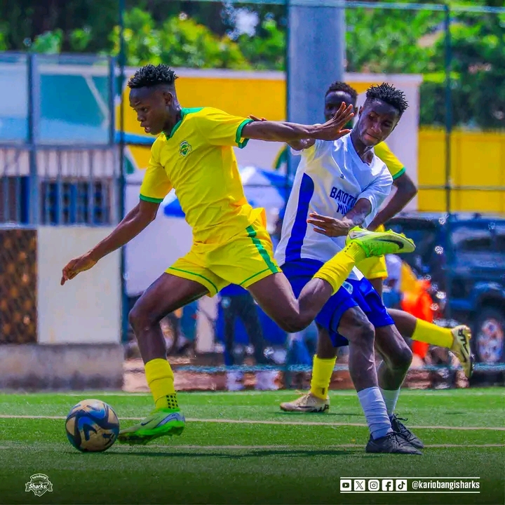 Andreas Odhiambo beats his opponent Jack Onganya during a Fkf Premier League match against Sofapaka at Dandora Stadium 